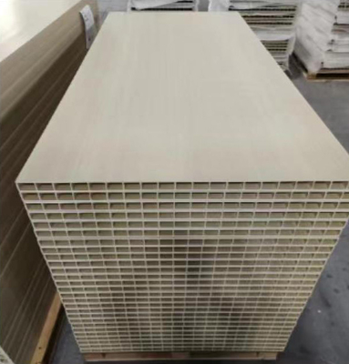 25000 KG Linea di estrusione automatica di tavole da cucina WPC2 per le esigenze di produzione di porte larghe