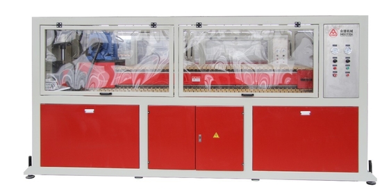 25000x6000x4000 Linea di estrussione in PVC per la linea di produzione di tavole per porte larghe e cucine