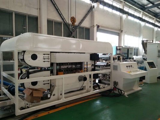 Linea di estrusione di lamiere di marmo finto in PVC2 con potenza e rapporto L/D a vite di 160 kW