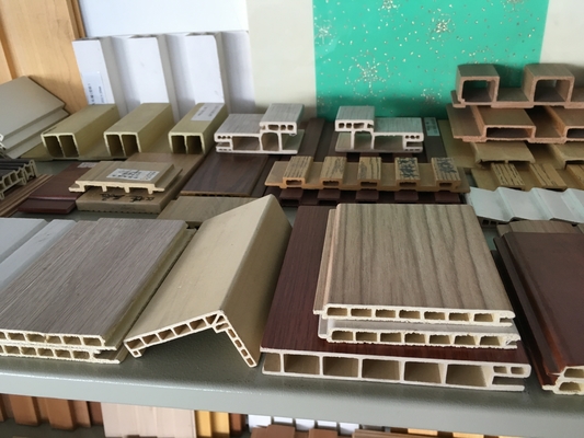 Linea di estrusione WPC in PVC trasformato in plastica per applicazioni migliorate