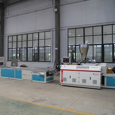 Velocità di avvitamento rpm 32,9 rpm Linea di estrusione a doppia avvitatura per pannelli murali a profilo PVC Recinzione WPC