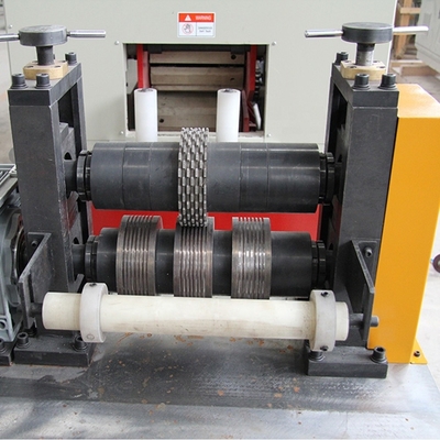 Acciaio 250kw 380v 50hz Profilo contenitori di plastica Pvc Struttura di estrussione per la produzione