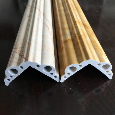 Linea di estrusione di fogli di marmo artificiale in PVC per la produzione di tubi di progettazione 19000x1800x2580