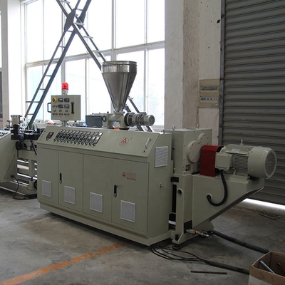 Linea di estrusione di garanzia di soddisfazione per la fabbricazione di tubi in PVC presso l'impianto di produzione