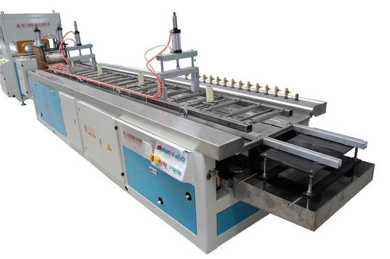12800 KG Linea di estrusione per WPC a doppia vite in PP PE per prodotti in WPC resistenti e robusti