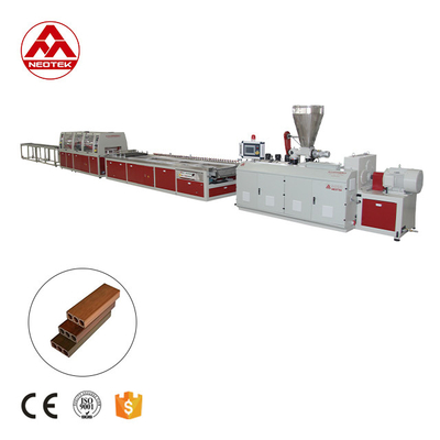 156 1 L/D ratio di vite WPC Linea di estrusione per pannelli