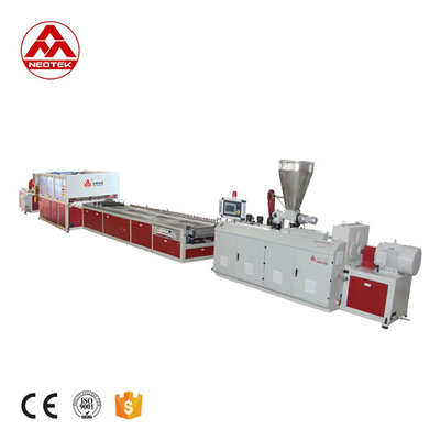 Linea di estrussione per rivestimento di pietra in PVC a doppia vite di co-rotante da 160 kW con doppia vite