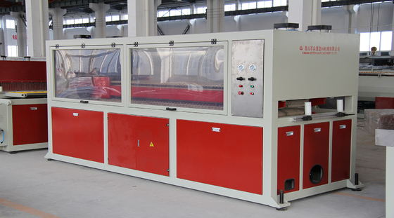 Linea di estrussione per rivestimento di pietra in PVC a doppia vite di co-rotante da 160 kW con doppia vite