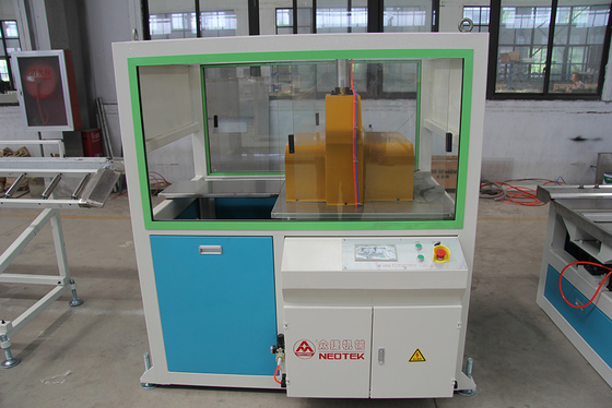 Linea di estrusione WPC a doppia vite conico con rotazione connessa da 100 kW YF108 con tecnologia avanzata