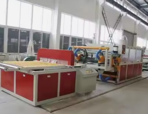 Linea di produzione di fogli di schiuma in PVC con motore SIEMENS come motore principale